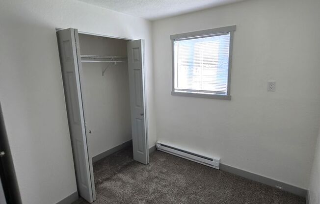 2 beds, 1 bath, $1,195