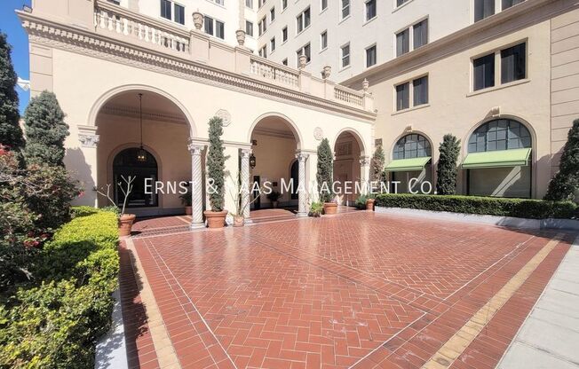 315 W 3rd Street, #1008