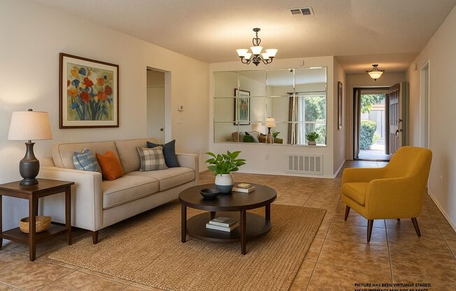 Single family home in Winter Park! 3/2 with garage! Available now!