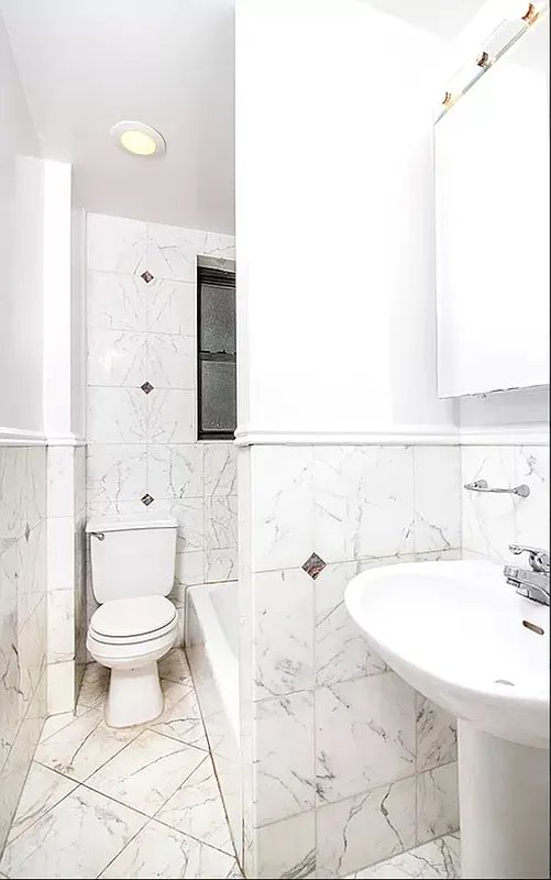 231 LEXINGTON AVE