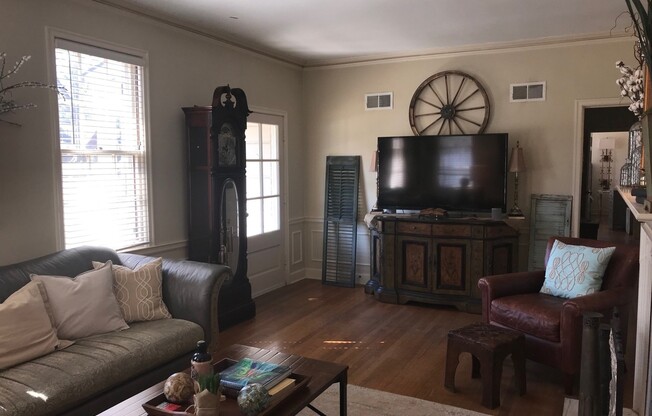 Gorgeous 3 bd 2 bath with sunroom in Desirable Hedgemoor! Viking Appliances!  Pets are allowed, fees will apply.