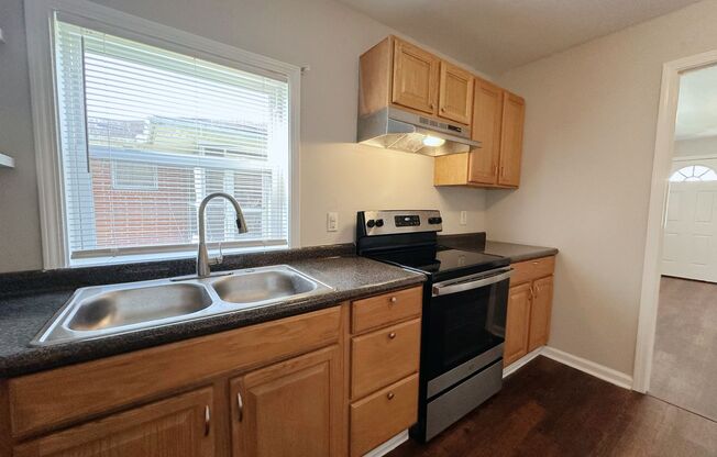 2 beds, 1 bath, 783 sqft, $1,400, Unit 2215 Otis St Apt B