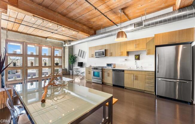 1 bed, 1 bath, 950 sqft, $3,700, Unit 427