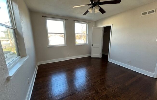 3 beds, 1 bath, $1,150, Unit 1