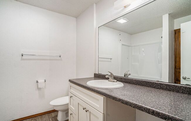 2 beds, 1.5 baths, $1,425, Unit Unit C