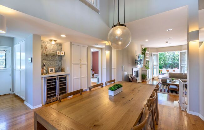 MODERN ARCHITECTURE W/ BEACH CHARM: BRIGHT & AIRY, 4BR3BA, 2-STORY HOME W/ OPEN & BRIGHT LIVING SPACE & LARGE YARD W/ DECK & JACUZZI LESS THAN A BLOCK TO LMU, CLOSE TO PARK, SHOPPING, LAX & 10 MINS TO BEACH!