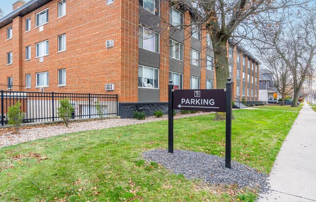 2 beds, 1 bath, 900 sqft, $1,099, Unit 433-304