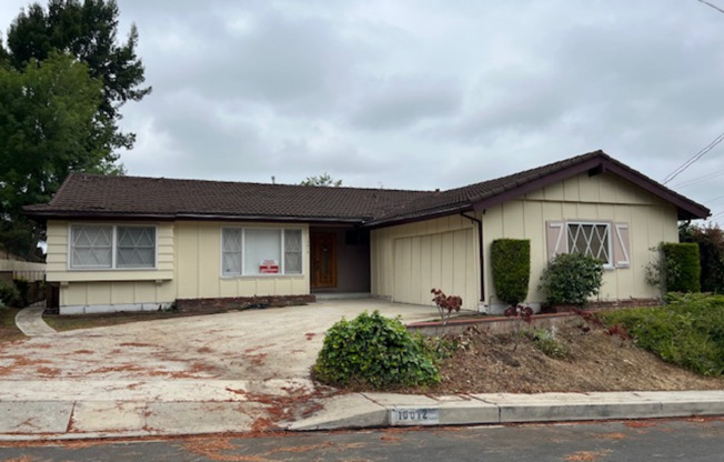 Hillside 3 Bed / 1 3/4 Bath Ranch Style Home Nestled In A Secluded Cul-de-sac