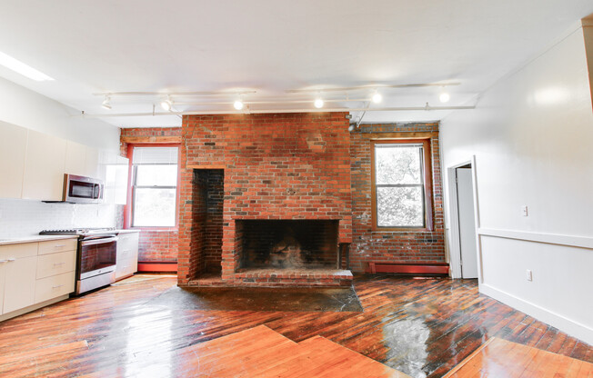 2 beds, 1 bath, 1,100 sqft, $4,400, Unit E214