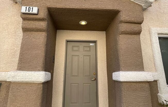 Gorgeous Townhome in Gated Community!