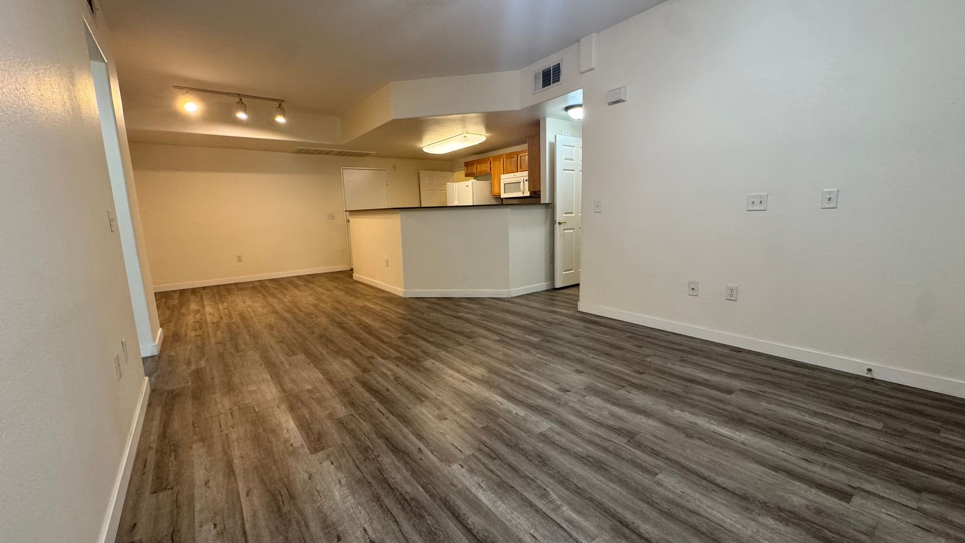 Great Southwest location in vicinity of Flamingo and Fort Apache