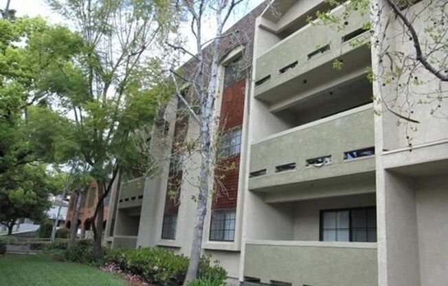 Clean and Spacious Condo, Pasadena