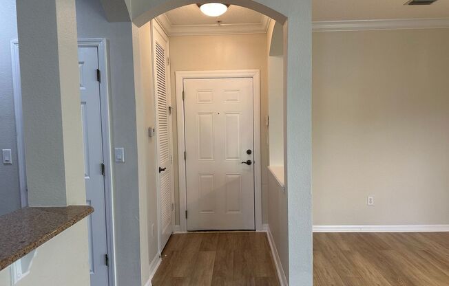Comfortable and Spacious 3 bedroom 2 Bath Condo at Lakeside