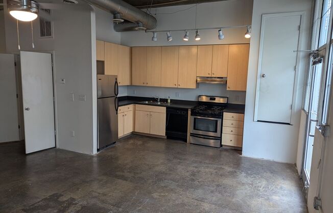 Studio, 1 bath, 700 sqft, $1,535, Unit A-211