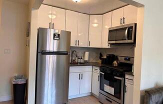 2 beds, 1 bath, $3,000, Unit 2