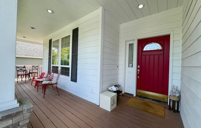 Tualatin 3 Bedroom  with Den + Bonus Room 2.5 Bath Home!  Close to Legacy Hospital.  Has A/C, Includes Lawncare!