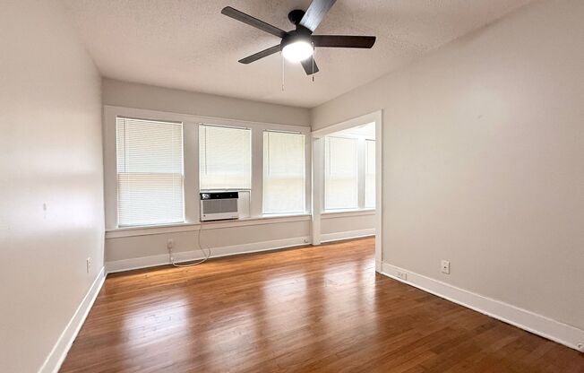 2 beds, 1 bath, $1,275, Unit B3607
