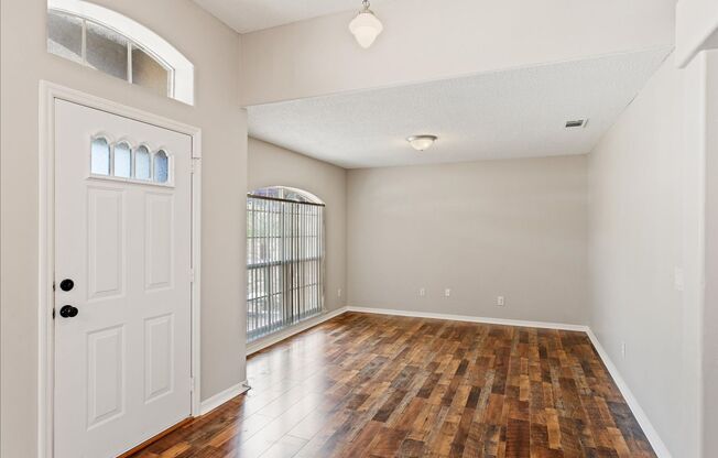 3/2 Lake view!