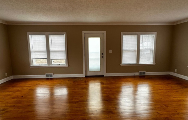 2 beds, 1 bath, $1,200, Unit NI13697 - 1