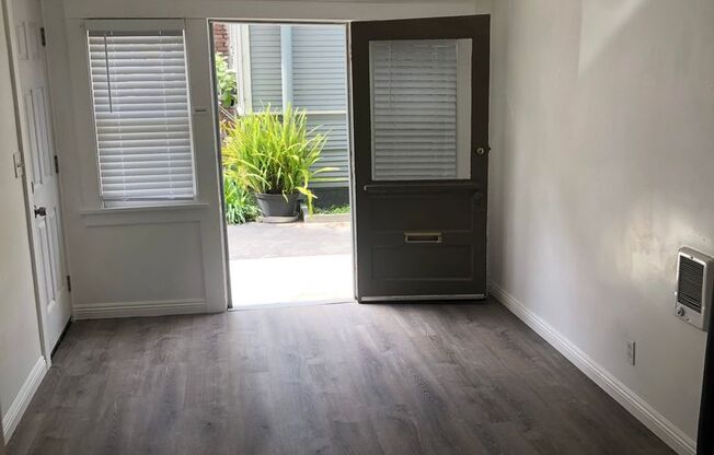 Lower 1 Bedroom Backhouse near Downtown Long Beach