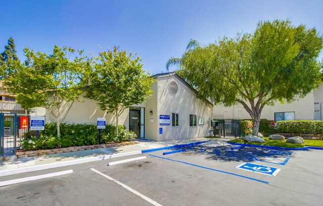 Harbor Cliff Apartments Exterior Building View