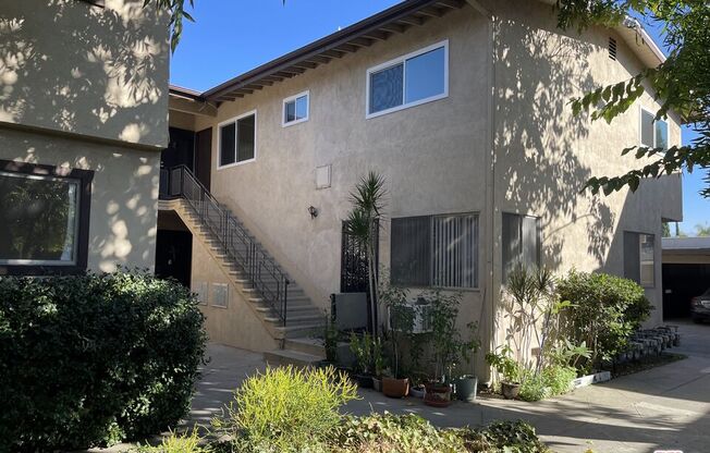 6610 WHITSETT AVE
