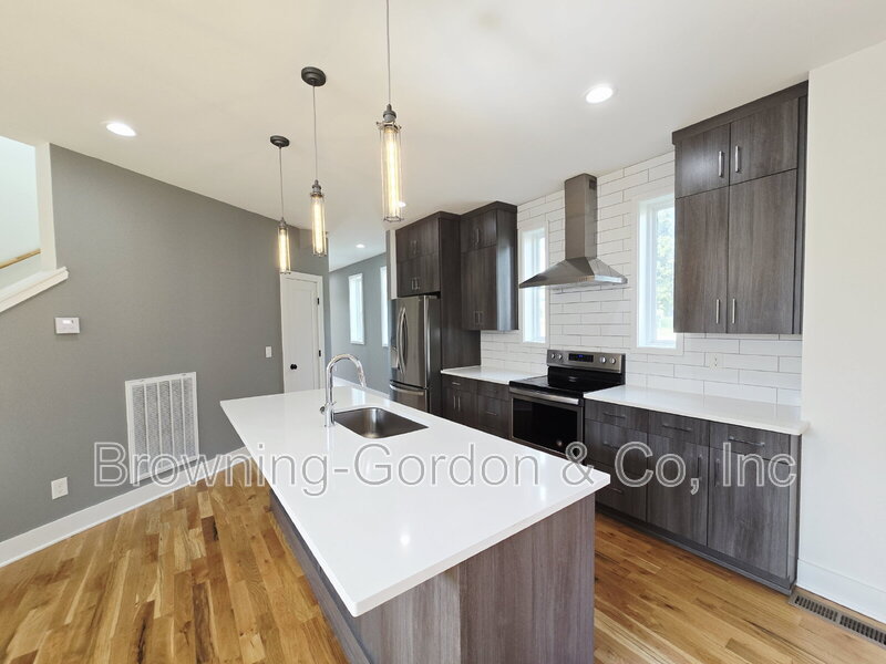 313 PIONEER LN