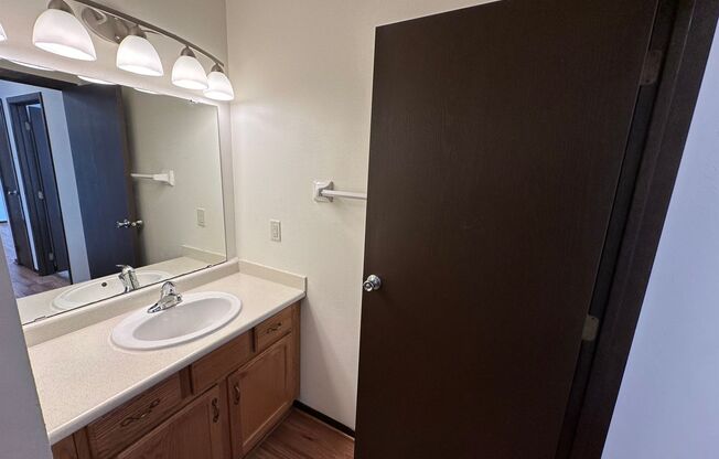 1 bed, 1 bath, $890, Unit 02