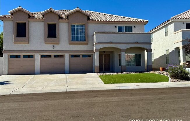 5-Bedroom Home with Loft, Pool & Mountain Views