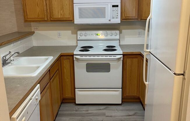 3 beds, 2.5 baths, 1,180 sqft, $1,800, Unit 2128-4855