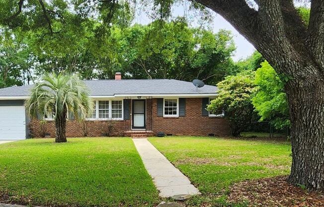 3BD/2BA House in West Ashley- Located in Sylvan Shores Neighborhood-Available June 1, 2024