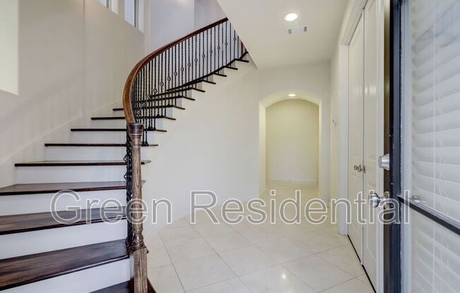 1368 W 25 ST