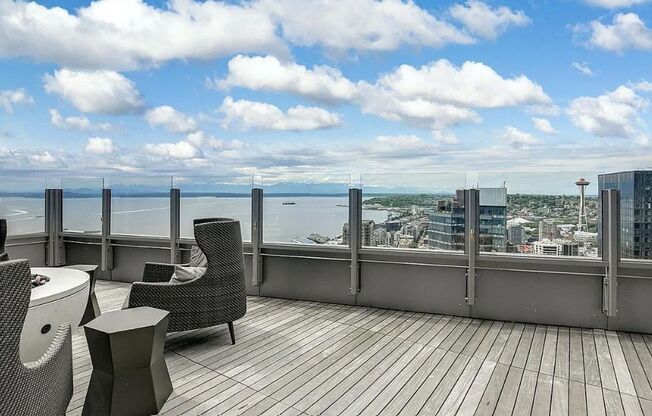 Newly Remodeled 1Bed/1 Bath Downtown Condo with Rooftop Deck & Luxury Amenities!
