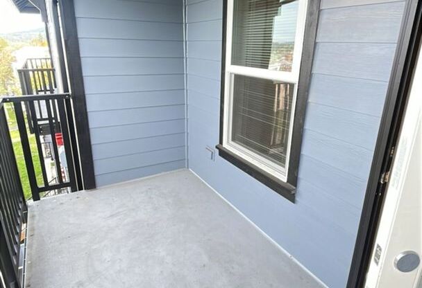 3 beds, 1 bath, $2,425, Unit 1210 #303