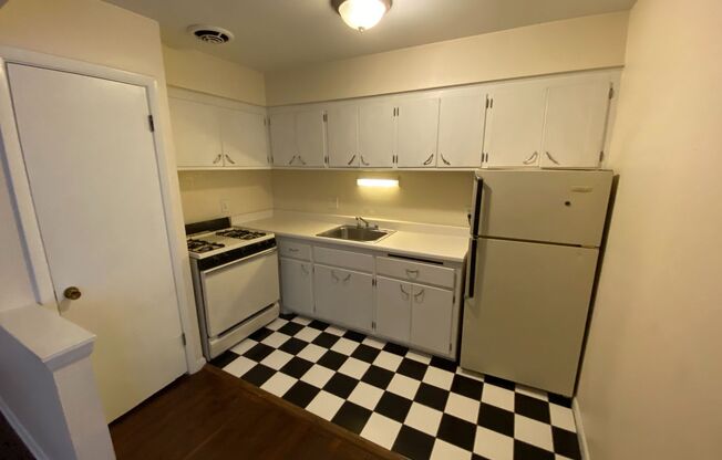 1579 Farwell