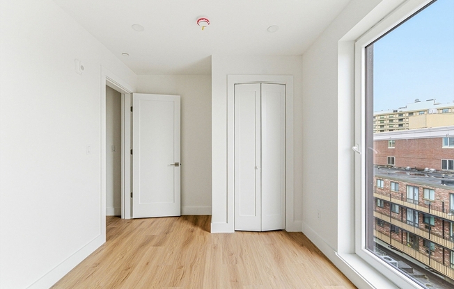 3 beds, 2 baths, 1,046 sqft, $6,125, Unit 602