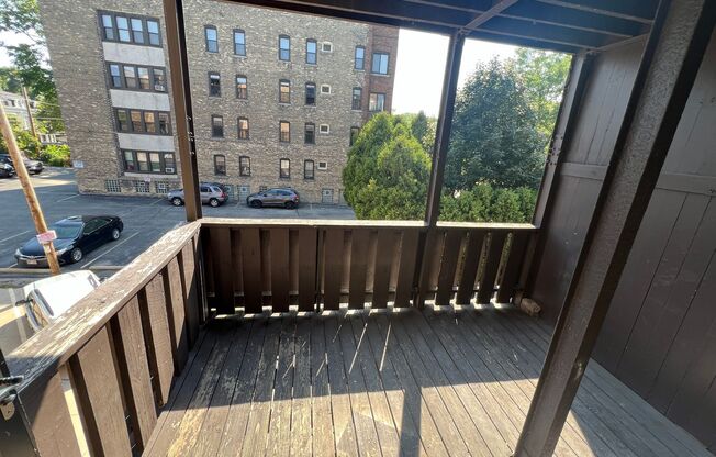 3 beds, 1 bath, $2,000, Unit 3