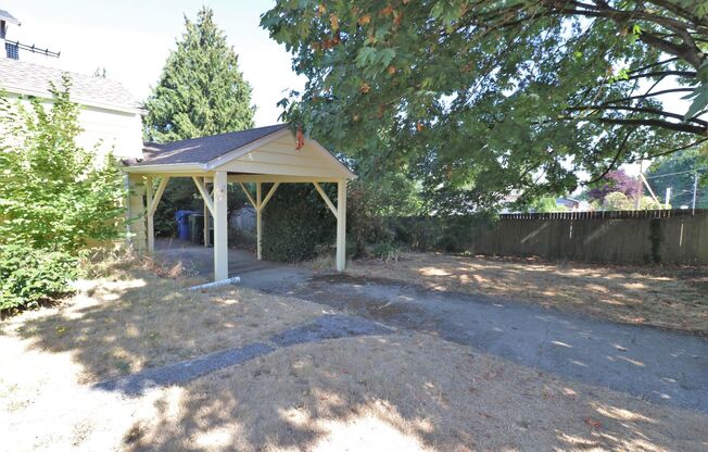 2 Bedroom 1 Bathroom House in Wedgwood!