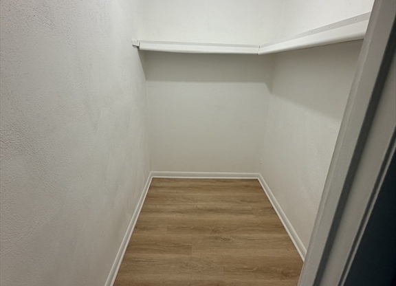 2 beds, 1 bath, $2,200, Unit 30