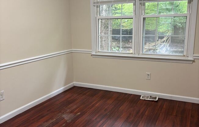 Charming 3BD/1BA Townhome in Belmont/Nottingham, MD!