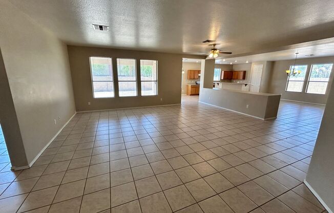 Spacious single story Peoria stunner w/New Carpet; 3 Car Garage