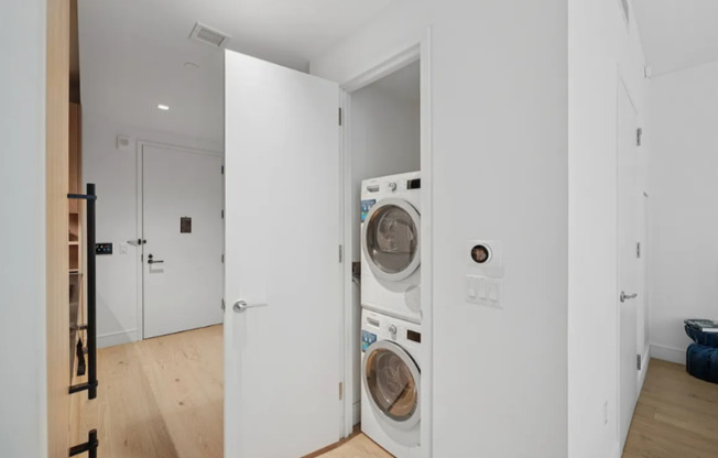 W. 43rd St , 9th Ave