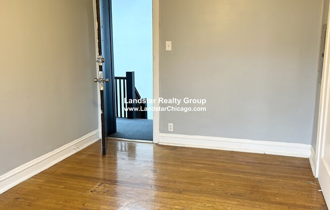 3261 W Wrightwood Ave