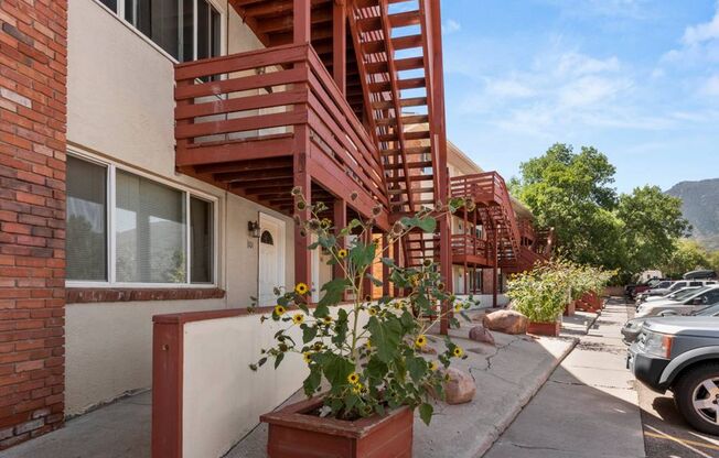 2 beds, 1 bath, 725 sqft, $1,295, Unit 425 E Fountain Pl. - Unit 202