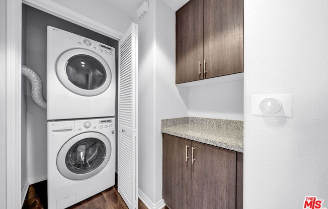 1 bed, 1 bath, 715 sqft, $2,195, Unit 305