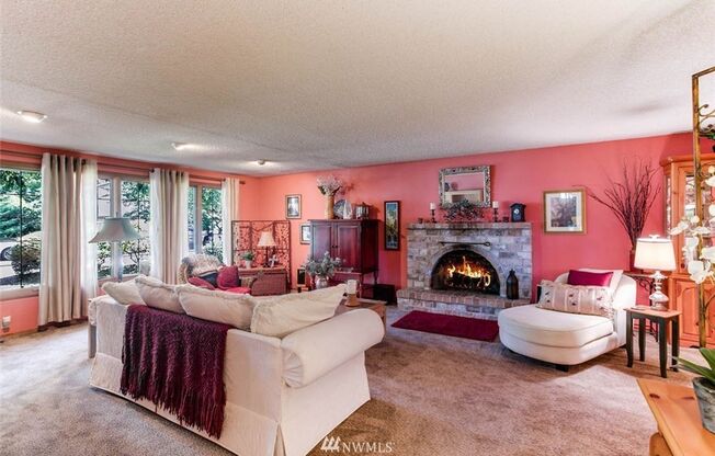 3 bedroom 2.5 bathroom single family house in Kirkland