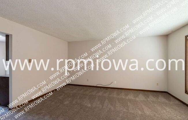 906 E HACKLEY
