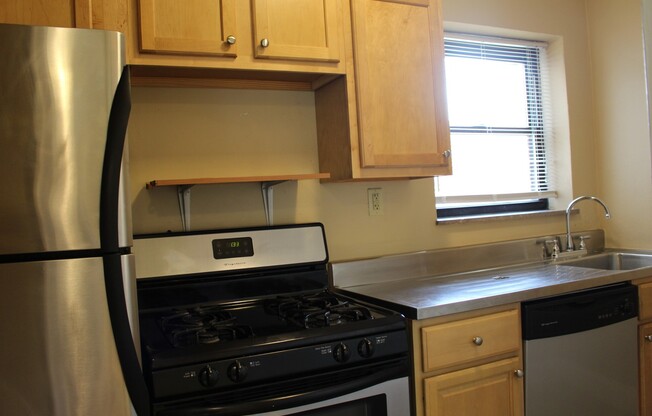 2 beds, 1 bath, 710 sqft, $1,660, Unit 08C