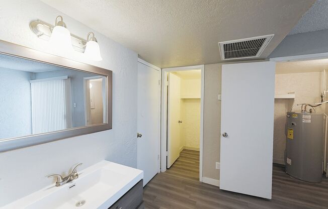 1 bed, 1 bath, 677 sqft, $1,050, Unit A142