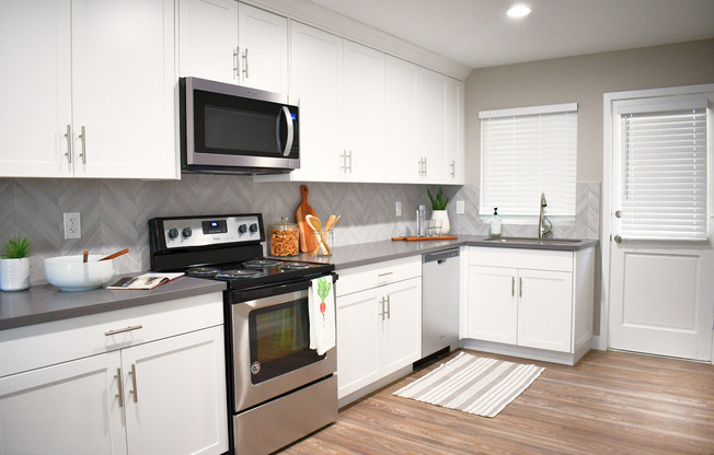 2 beds, 2 baths, 976 sqft, $2,495, Unit 310-C
